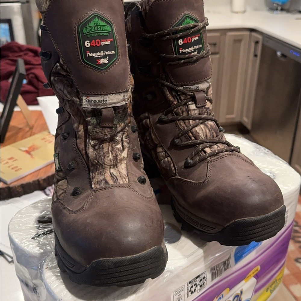 hunting boots only used for one weekend one season. super warm